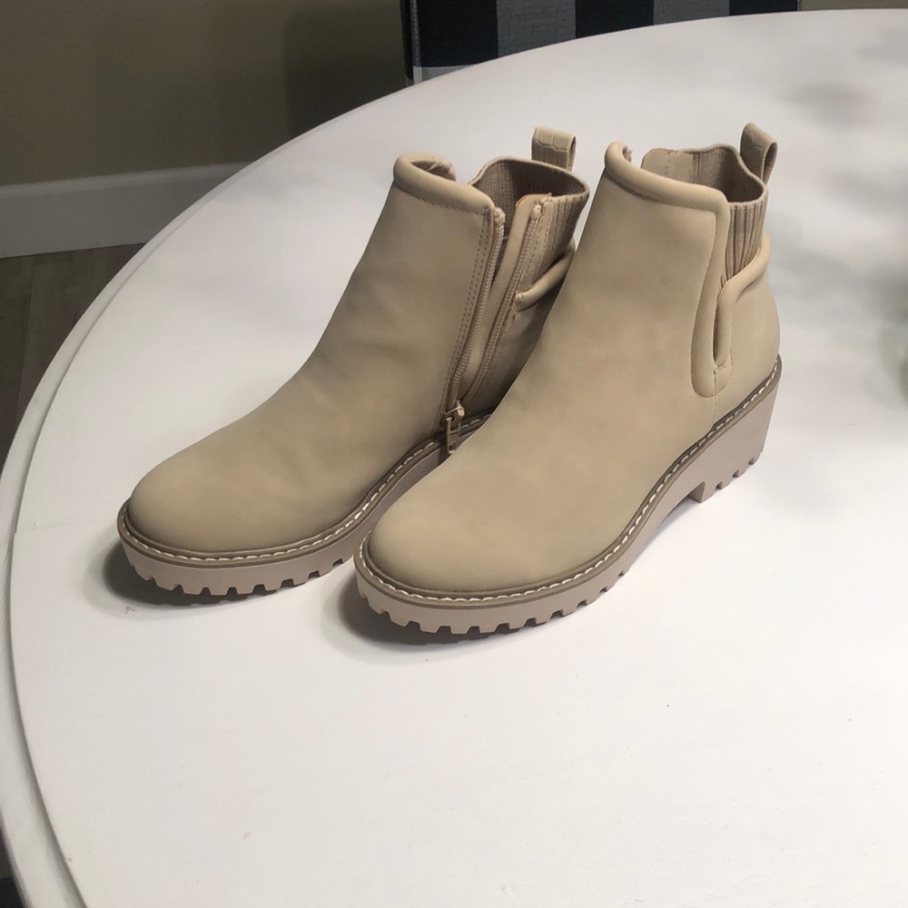 Tan ankle boot with chunky heel